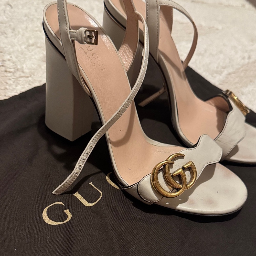Gucci Women's Off-White Heels with Gold Accent